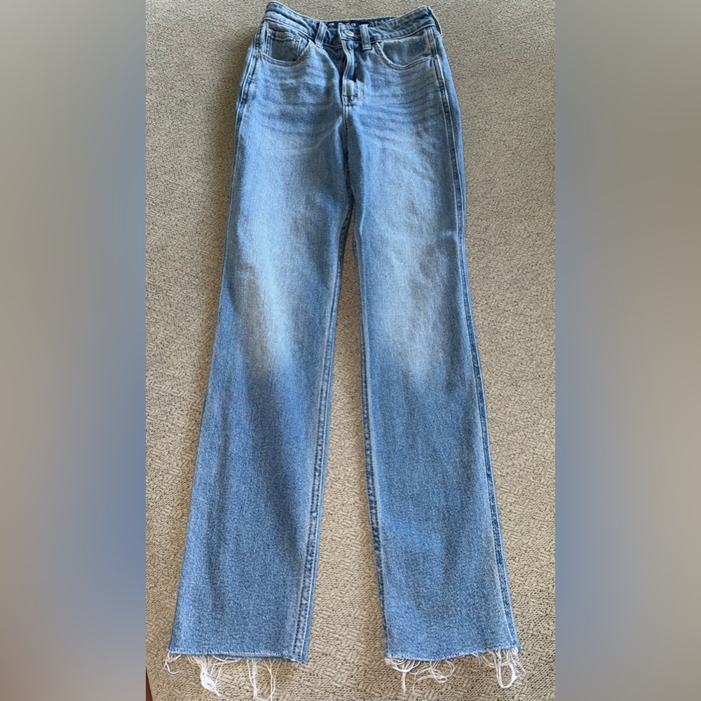Hollister Ultra High Rise Mom Jeans Size 000R New without Tags